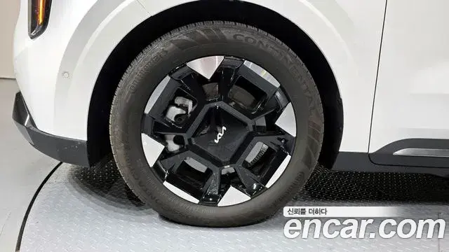 Kia Carnival 2023 — ფოტო 17/20