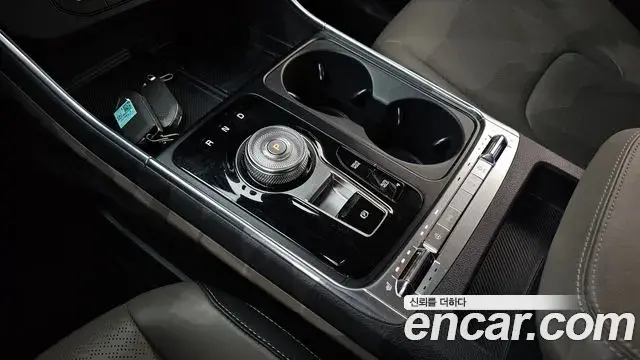 Kia Carnival 2023 — ფოტო 9/20