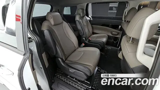 Kia Carnival 2023 — ფოტო 10/20