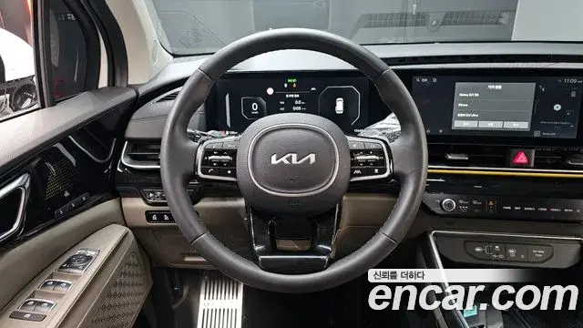 Kia Carnival 2023 — ფოტო 16/20
