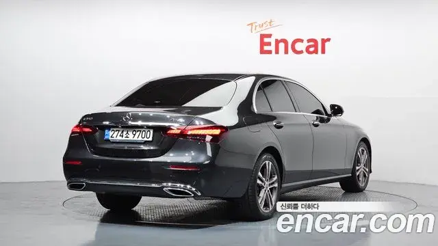 Mercedes-Benz E-Class 2021 — ფოტო 8/20