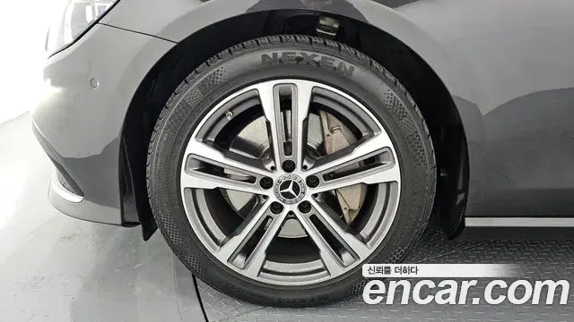 Mercedes-Benz E-Class 2021 — ფოტო 20/20