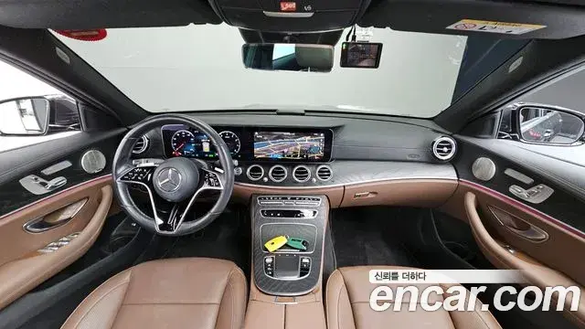 Mercedes-Benz E-Class 2021 — ფოტო 14/20