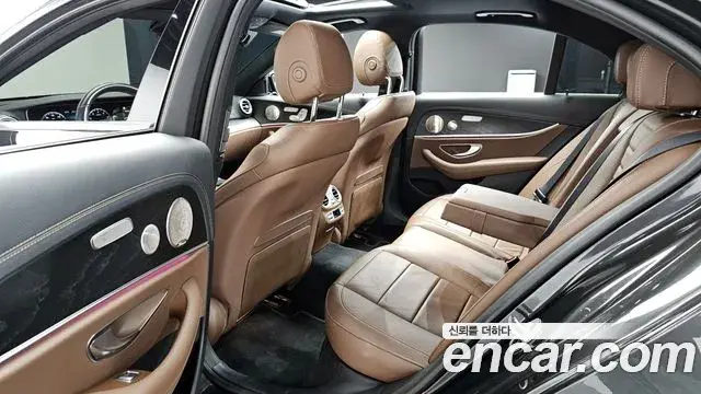 Mercedes-Benz E-Class 2021 — ფოტო 6/20
