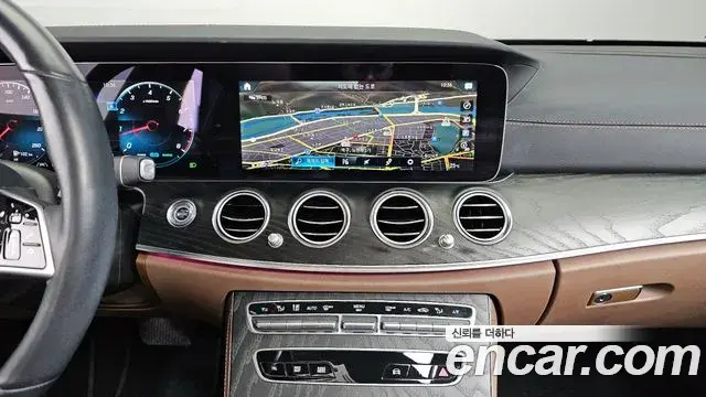 Mercedes-Benz E-Class 2021 — ფოტო 4/20