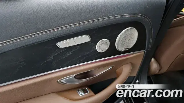Mercedes-Benz E-Class 2021 — ფოტო 18/20