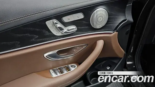Mercedes-Benz E-Class 2021 — ფოტო 13/20