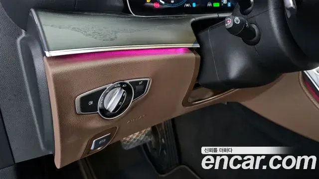 Mercedes-Benz E-Class 2021 — ფოტო 19/20