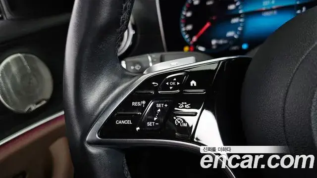 Mercedes-Benz E-Class 2021 — ფოტო 15/20