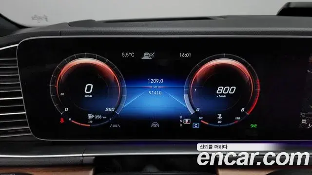 Mercedes-Benz GLS-Class 2021 — Photo 15/20