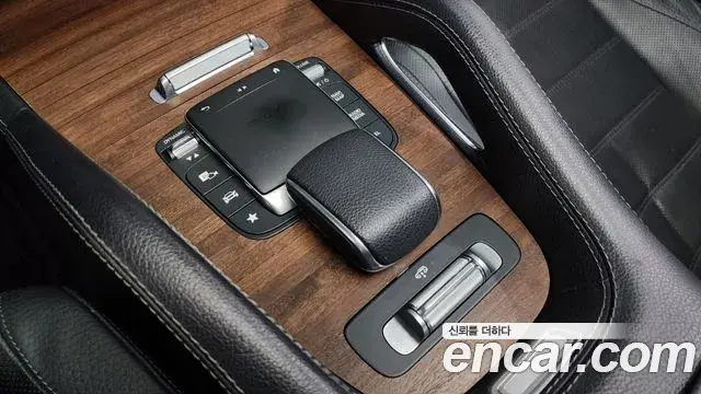 Mercedes-Benz GLS-Class 2021 — Photo 9/20
