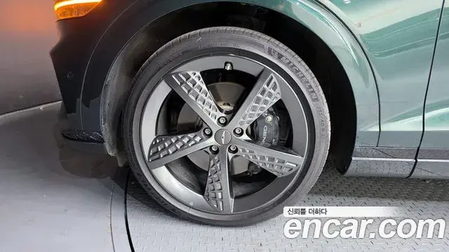 Genesis GV70 2021 — ფოტო 16/20