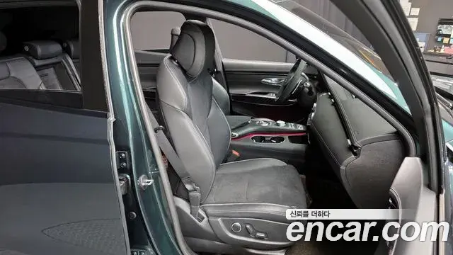 Genesis GV70 2021 — ფოტო 14/20