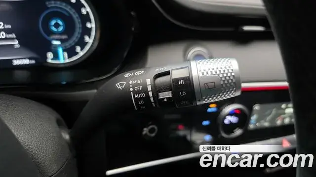 Genesis GV70 2021 — ფოტო 15/20