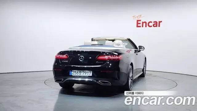 Mercedes-Benz E-Class 2023 — ფოტო 11/20