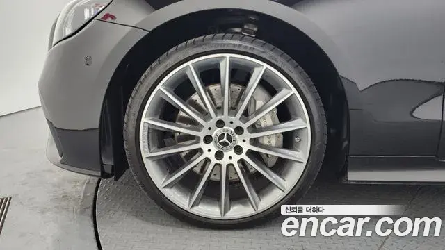Mercedes-Benz E-Class 2023 — ფოტო 13/20