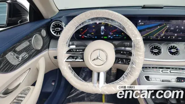 Mercedes-Benz E-Class 2023 — ფოტო 15/20