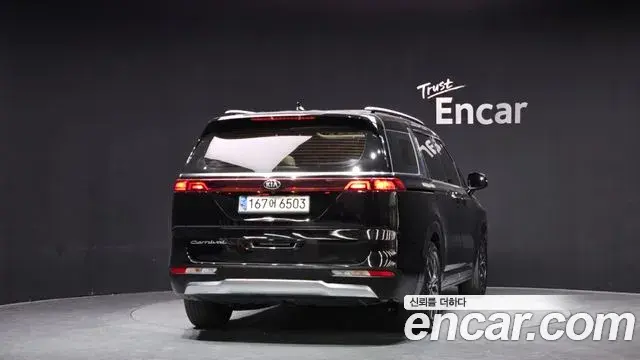 Kia Carnival 2021 — Photo 4/20