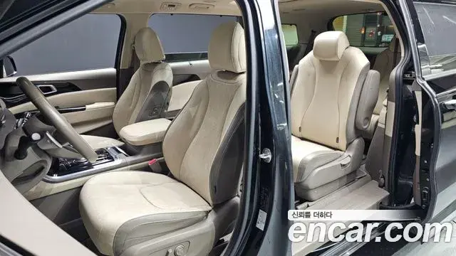 Kia Carnival 2021 — Photo 12/20