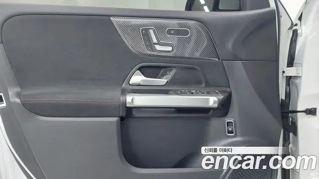 Mercedes-Benz GLB-Class 2022 — Şəkil 8/20