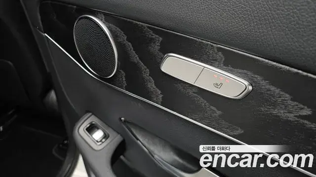 Mercedes-Benz GLC-Class 2019 — Şəkil 8/20