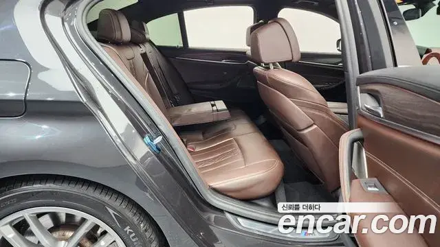 BMW 5 Series 2020 — Фото 12/20