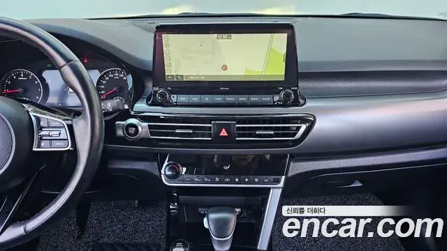 Kia Seltos 2022 — ფოტო 17/20