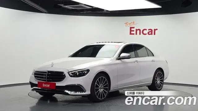 Mercedes-Benz E-Class 2021 — Фото 1/20