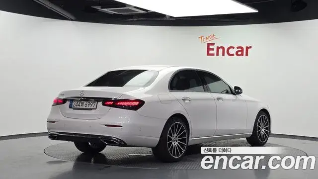 Mercedes-Benz E-Class 2021 — Фото 2/20