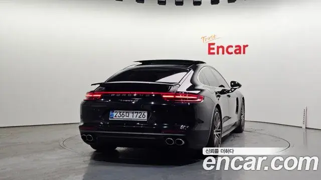 Porsche Panamera 2018 — ფოტო 1/20