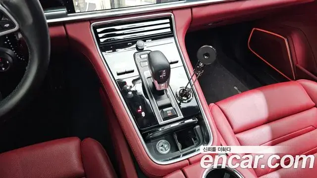 Porsche Panamera 2018 — ფოტო 14/20