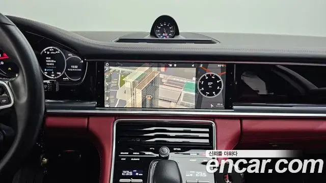 Porsche Panamera 2018 — ფოტო 15/20