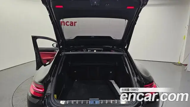 Porsche Panamera 2018 — ფოტო 17/20