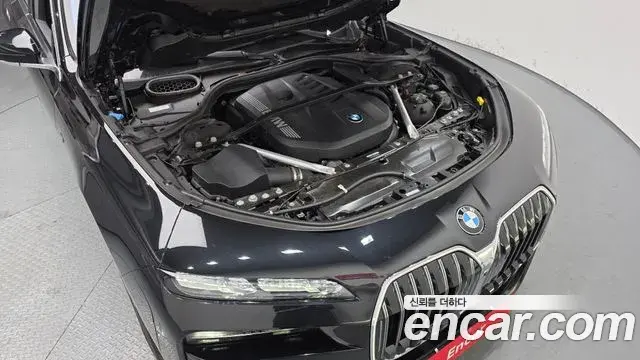 BMW 7 Series 2024 — ფოტო 8/20