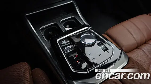 BMW 7 Series 2024 — ფოტო 17/20