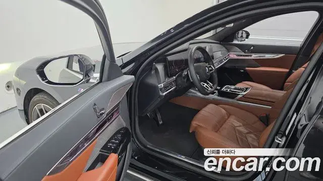 BMW 7 Series 2024 — ფოტო 9/20