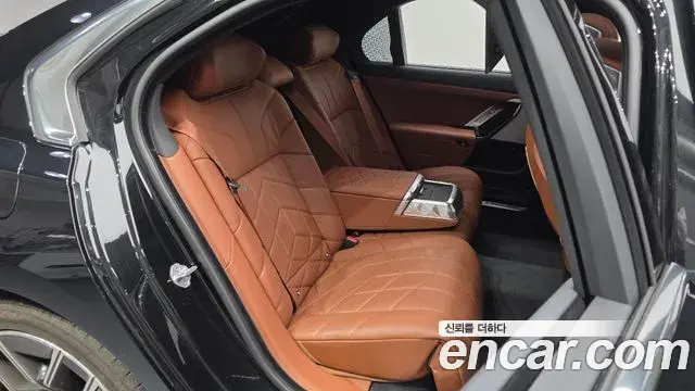 BMW 7 Series 2024 — ფოტო 13/20