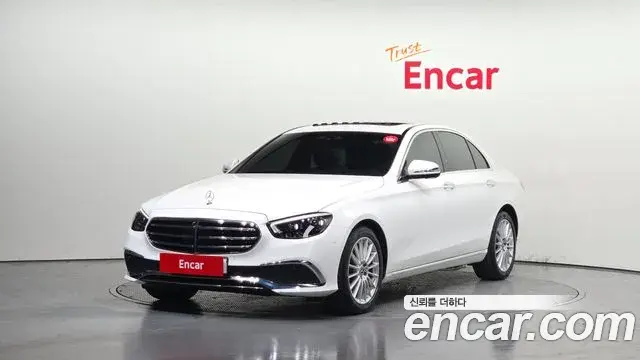 Mercedes-Benz E-Class 2023 — Фото 1/20