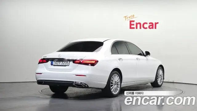 Mercedes-Benz E-Class 2023 — Фото 2/20