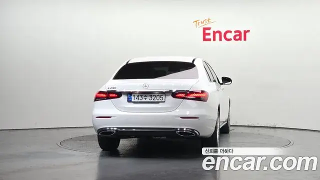 Mercedes-Benz E-Class 2023 — Фото 4/20