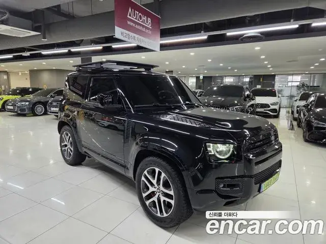 Land Rover Defender 2025 — Photo 1/20