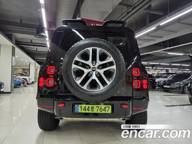 Land Rover Defender 2025 — Photo 14/20