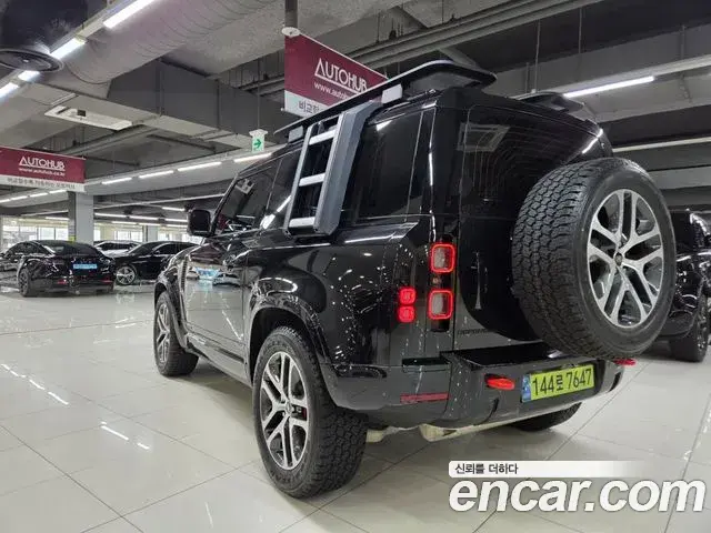 Land Rover Defender 2025 — Photo 16/20