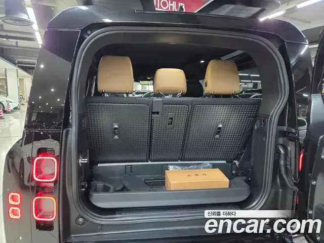Land Rover Defender 2025 — Photo 10/20