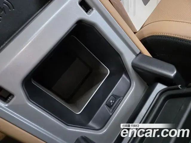 Land Rover Defender 2025 — Photo 6/20
