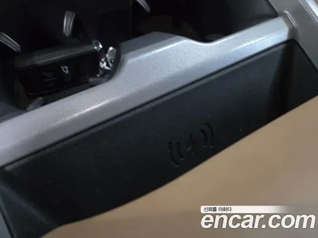 Land Rover Defender 2025 — Photo 17/20