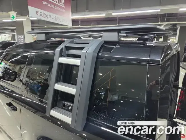 Land Rover Defender 2025 — Photo 9/20