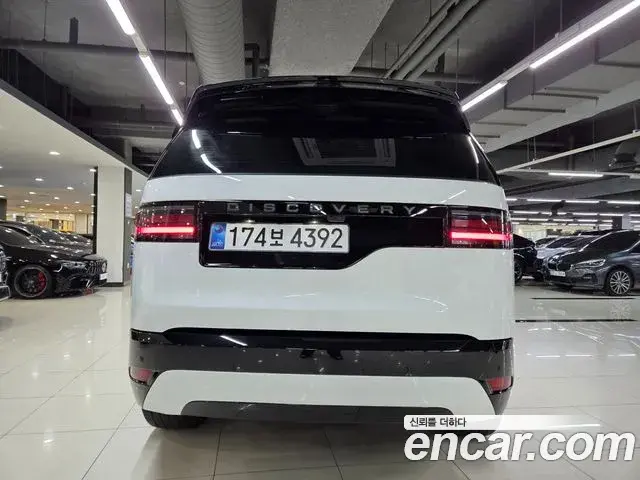 Land Rover Discovery 5 2025 — Photo 18/20