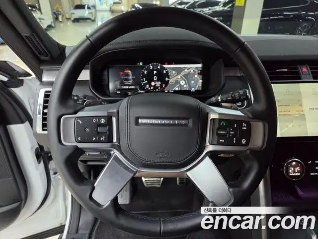 Land Rover Discovery 5 2025 — Photo 19/20