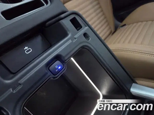 Land Rover Discovery 5 2025 — Photo 16/20